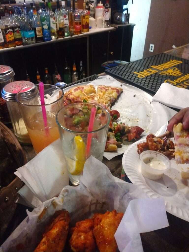 Family Pizza & Cocktail Lounge photo 2